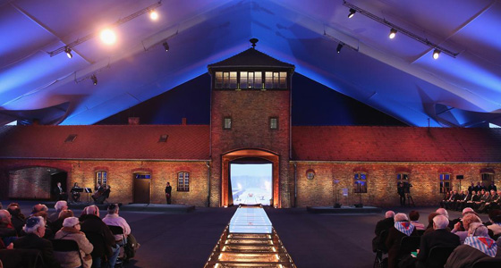 كذب في محاضراته عن معتقلات النازية واليوم يعترف: لم اكن هناك! صورة رقم 1 كذب في محاضراته عن معتقلات النازية واليوم يعترف: لم اكن هناك! صورة رقم 1