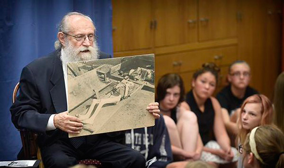 كذب في محاضراته عن معتقلات النازية واليوم يعترف: لم اكن هناك! صورة رقم 4 كذب في محاضراته عن معتقلات النازية واليوم يعترف: لم اكن هناك! صورة رقم 4