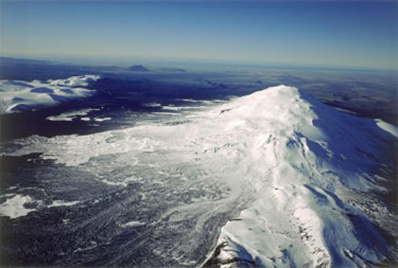 بعد خمود  16 عاما.. الانفجار يتهدد بوابة الجحيم الايسلندية في كل لحظة صورة رقم 10