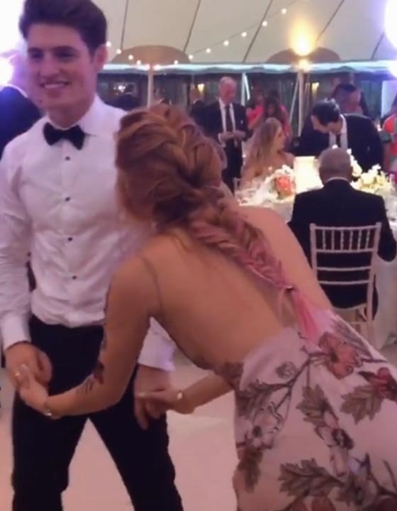 لماذا رفض غريغ سولكين الرقص مع حبيبته  بيلا ثورن.؟. شاهد الفيديو  صورة رقم 1