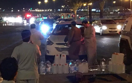 عبوات ماء زمزم ممنوعة من البيع على طريق مكة.. لهذا السبب صورة رقم 1