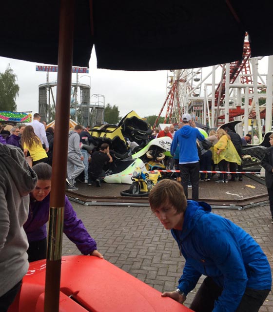 اصابات خطيرة في تحطم افعوانية بمنتزه في اسكتلندا.. فيديو صورة رقم 1