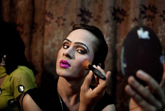  باكستان.. فتوى تبيح وتجيز الزواج من المغييرين حالتهم صورة رقم 2