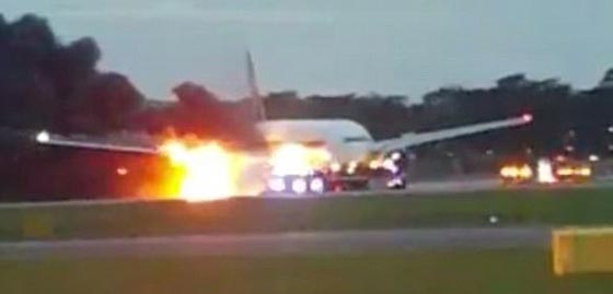 اشتعال النار في طائرة ركاب بعد اقلاعها من سنغافورة الى ميلانو صورة رقم 8