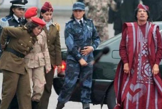 لماذا كان القذافي يختار النساء لحمايته واية معايير مطلوبة للوظيفة؟ صورة رقم 4