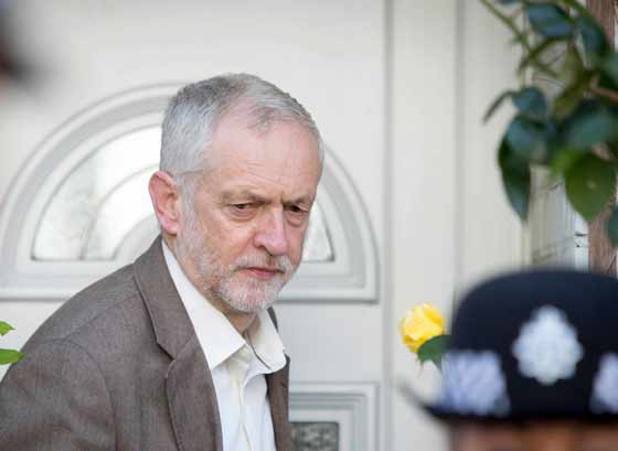 رغم خسارته الثقة.. زعيم العمال البريطاني ملصق بالكرسي!! صورة رقم 1 رغم خسارته الثقة.. زعيم العمال البريطاني ملصق بالكرسي!! صورة رقم 1