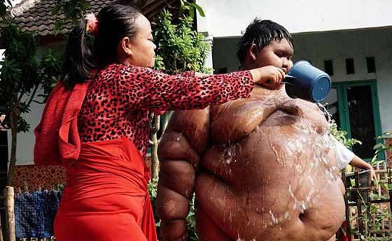 القصة الكاملة لاسمن طفل في العالم.. خضع لحمية مختلفة صورة رقم 2 القصة الكاملة لاسمن طفل في العالم.. خضع لحمية مختلفة صورة رقم 2