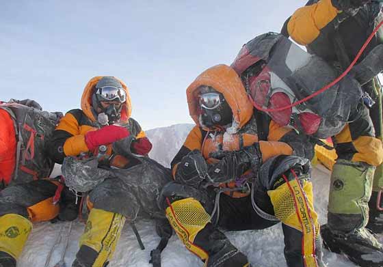 قمة ايفرست ترتعد.. لم يصل الي هذان الزوجان الكاذبان صورة رقم 3