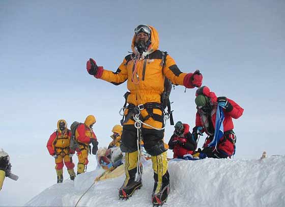 قمة ايفرست ترتعد.. لم يصل الي هذان الزوجان الكاذبان صورة رقم 5