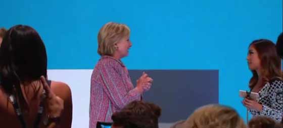 هيلاري كلينتون تسخر من السيلفي.. شاهد رد فعلها صورة رقم 1