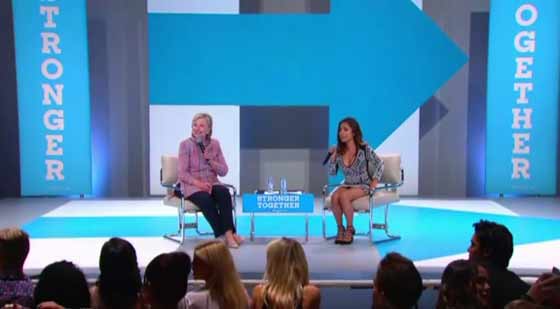 هيلاري كلينتون تسخر من السيلفي.. شاهد رد فعلها صورة رقم 2