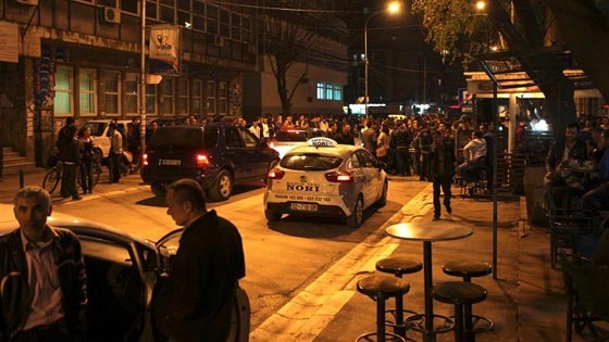  مقتل 5 اشخاص واصابة 20 في هجوم مسلح على مقهى في بلغراد صورة رقم 1