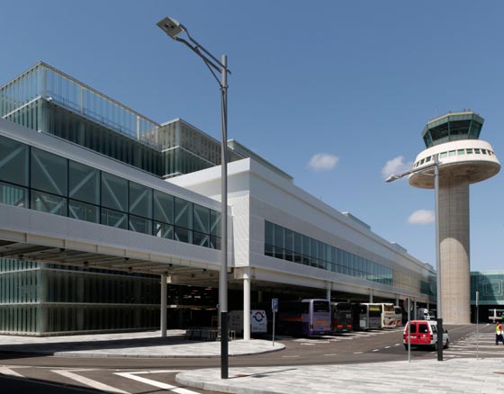 الطفل بصق على الركاب طوال الرحلة فمنعت امه من ركوب الطائرة صورة رقم 2