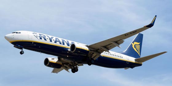 الطفل بصق على الركاب طوال الرحلة فمنعت امه من ركوب الطائرة صورة رقم 1