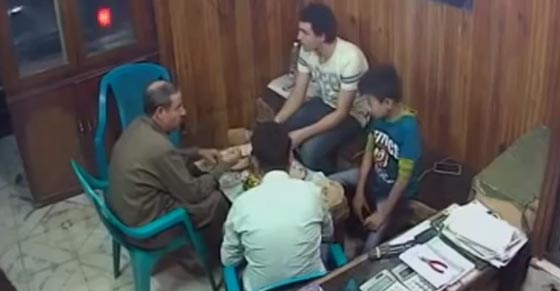 هل سطا اب وابنته على محل للذهب في مصر العرب؟ شاهد الفيديو صورة رقم 2