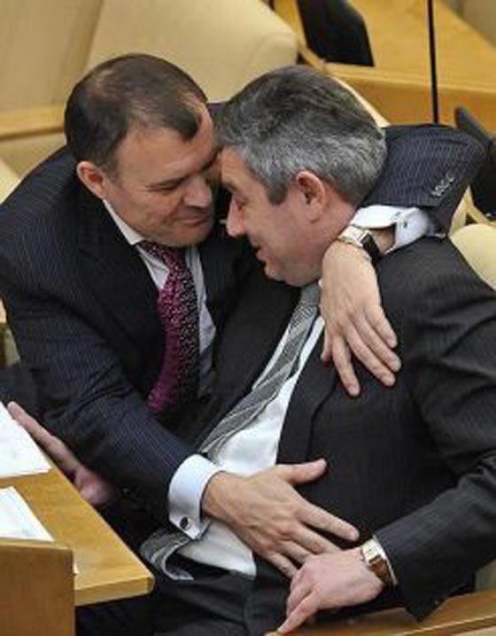 البرلمان الروسي يضج بالعلاقات المشبوهة والاثارة والايحاءات.. صور صورة رقم 2