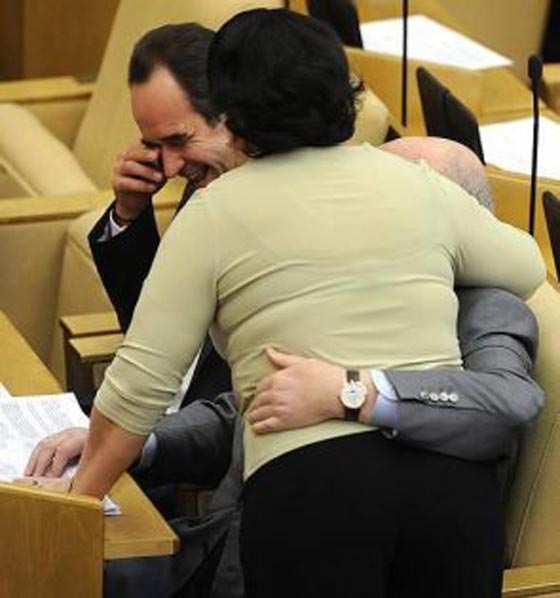 البرلمان الروسي يضج بالعلاقات المشبوهة والاثارة والايحاءات.. صور صورة رقم 8