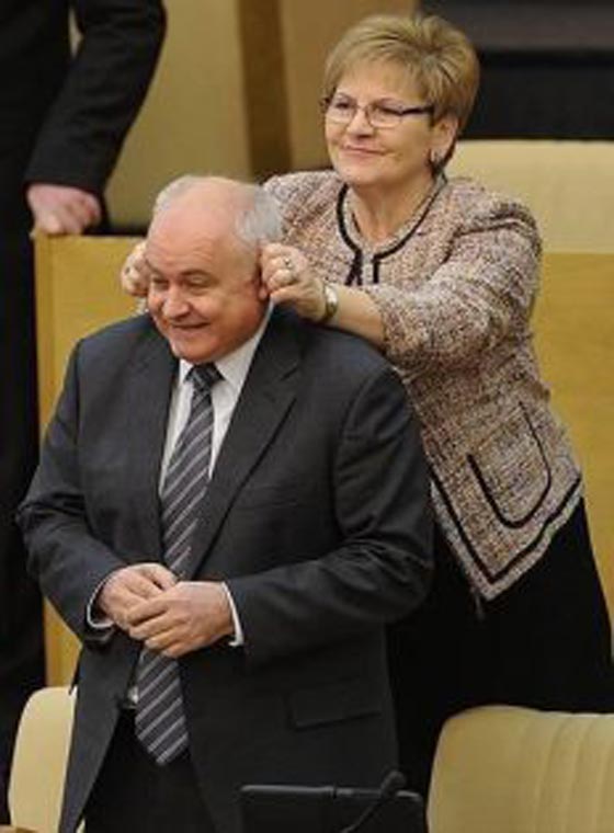 البرلمان الروسي يضج بالعلاقات المشبوهة والاثارة والايحاءات.. صور صورة رقم 9