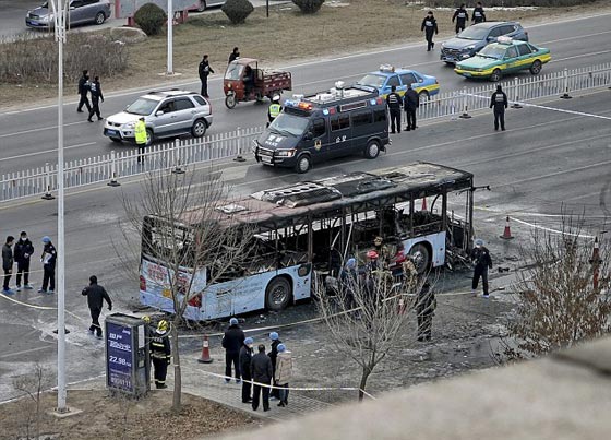 الاعدام لمتعهد بناء اشعل النار في حافلة وقتل 18 شخصا بسبب دين صورة رقم 5