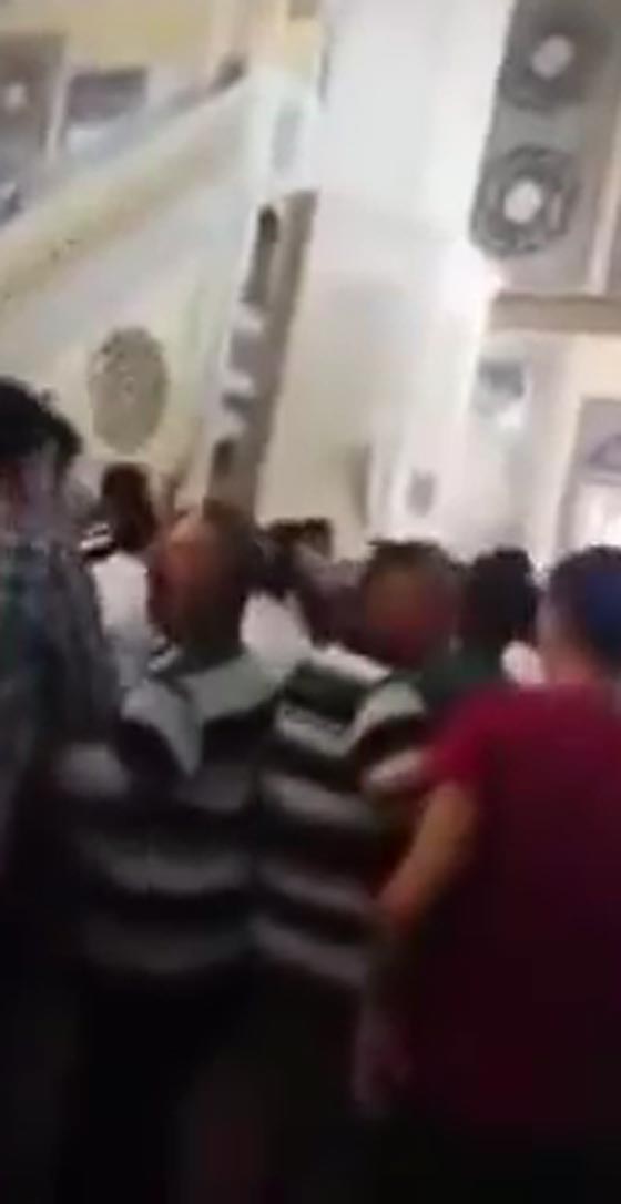 اعتلى المنبر وصاح (سأفجر نفسي) فماذا كانت النتيجة؟! شاهد صورة رقم 1