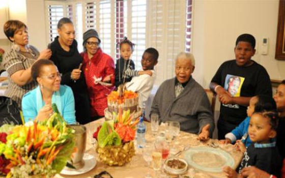 عائلة مانديلا غاضبة بسبب استغلال صوته في دعاية انتخابية! صورة رقم 2 عائلة مانديلا غاضبة بسبب استغلال صوته في دعاية انتخابية! صورة رقم 2