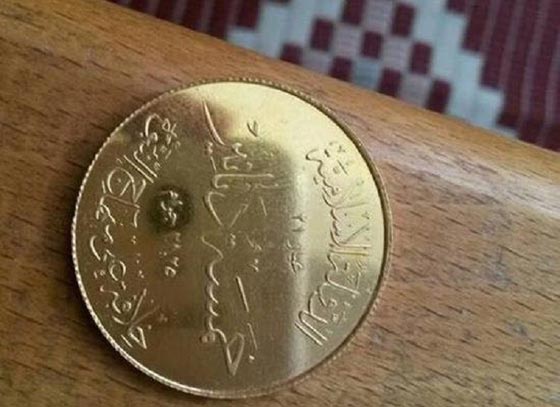  داعش يطرح عملة ذهبية بديلة للدولار والدينار العراقي في الموصل صورة رقم 1