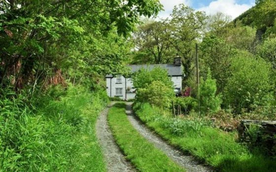 يا بلاش.. قرية تضم 16 منزلا للبيع بمليون ونصف جنيه إسترليني صورة رقم 1