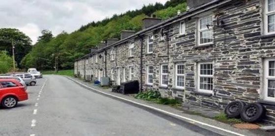 يا بلاش.. قرية تضم 16 منزلا للبيع بمليون ونصف جنيه إسترليني صورة رقم 3