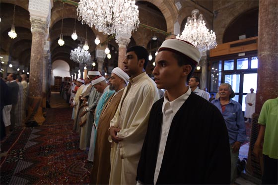 العالمان العربي والاسلامي يحتفلان بعيد الفطر في اول ايامه  صورة رقم 11