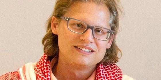 صحفي الماني مشهور يعلن اسلامه خلال صلاة العيد صورة رقم 4