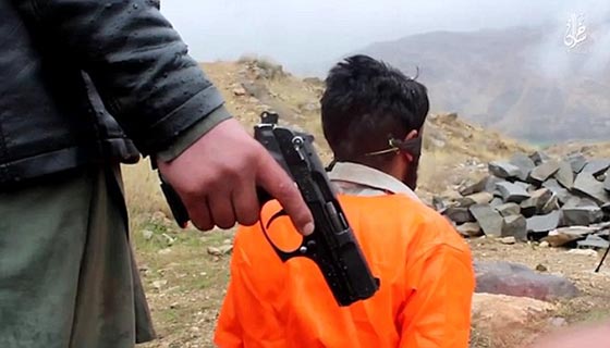 الدواعش يواصلون جرائمهم وهذه المرة يغلون 7 من عناصرهم بالماء!! صورة رقم 1