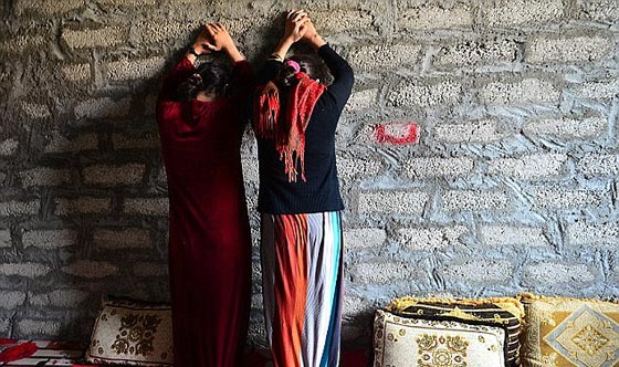 الدواعش يواصلون جرائمهم وهذه المرة يغلون 7 من عناصرهم بالماء!! صورة رقم 2