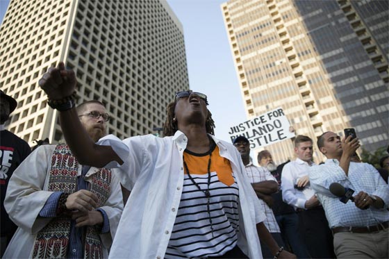 دالاس: تظاهرة ضد عنف الشرطة تسفر عن مقتل واصابة 11 ضابطا!! صورة رقم 1