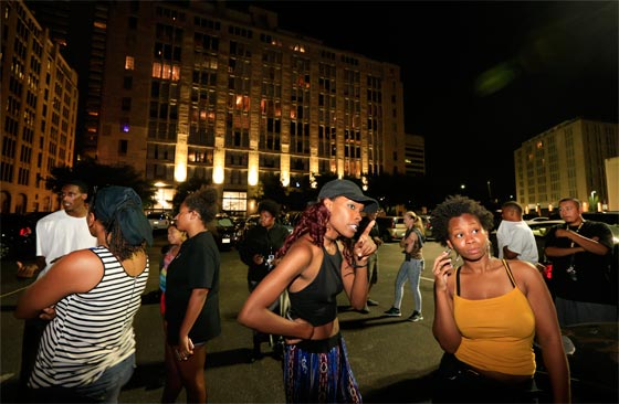 دالاس: تظاهرة ضد عنف الشرطة تسفر عن مقتل واصابة 11 ضابطا!! صورة رقم 21