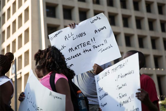 دالاس: تظاهرة ضد عنف الشرطة تسفر عن مقتل واصابة 11 ضابطا!! صورة رقم 11
