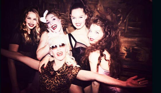 باريس البوهيمية تستعيد ماضيها المثير في صور فاضحة صورة رقم 8