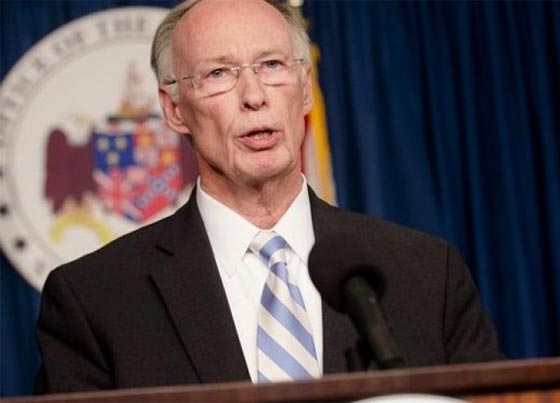 فضيحة حاكم الاباما مع مستشارته المتزوجة تفضحها وردة حمراء صورة رقم 3 فضيحة حاكم الاباما مع مستشارته المتزوجة تفضحها وردة حمراء صورة رقم 3