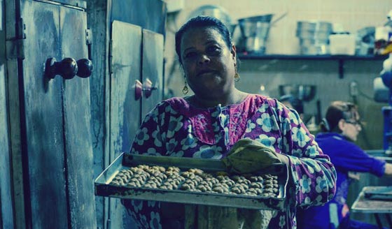 مصر الحلوة: أم مايكل تصنع كعك العيد في الكنيسة لجيرانها المسلمين   صورة رقم 1