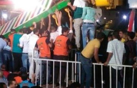 حالة هلع بسبب سقوط منشأة بحديقة ملاهي واصابة 16 من راكبيها صورة رقم 1