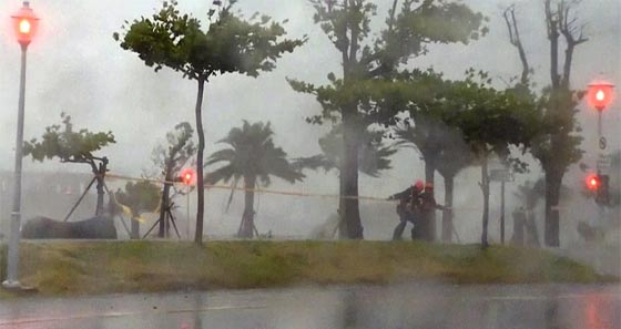 قتلى وجرحى في اعصار تايوان ورياح تصل سرعتها 240 كم  صورة رقم 3