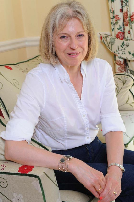 مرشحة لخلافة كاميرون تريد هزم منافستها بامومتها!! صورة رقم 10