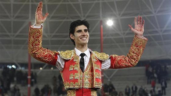 اول مرة في هذا القرن.. ثور يصرع مصارعه الاسباني صورة رقم 10 اول مرة في هذا القرن.. ثور يصرع مصارعه الاسباني صورة رقم 10