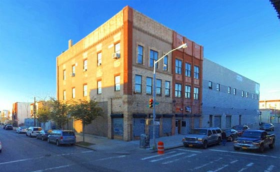 الاسلام جعله في قفص الاتهام.. الاعتداء على مسلم عند مسجد نيويورك صورة رقم 8 الاسلام جعله في قفص الاتهام.. الاعتداء على مسلم عند مسجد نيويورك صورة رقم 8