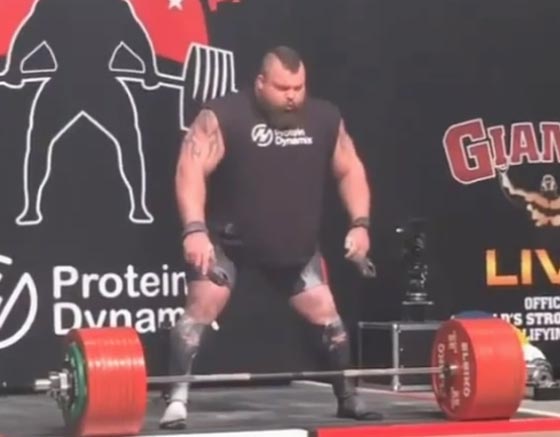 رفع نصف طن من الاثقال وسقط مغشيا عليه.. شاهد الفيديو صورة رقم 1 رفع نصف طن من الاثقال وسقط مغشيا عليه.. شاهد الفيديو صورة رقم 1