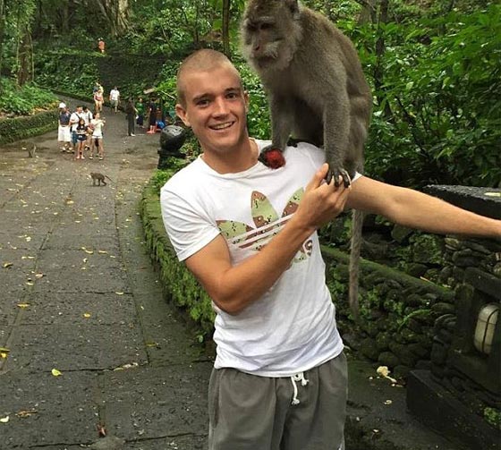 محاكمة استرالي يقتلع راس فأر ويأكله.. فيديو صورة رقم 4