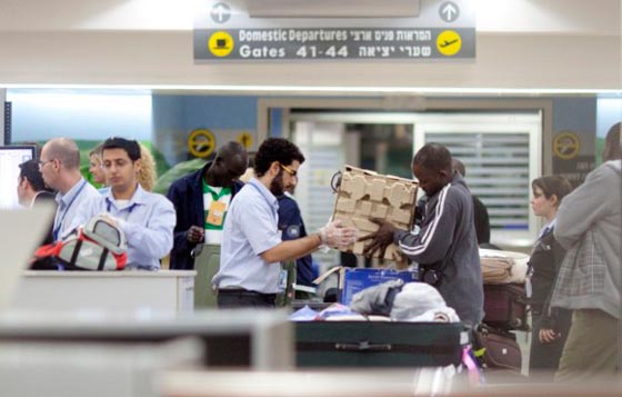 اسرائيل تهتز.. عامل نظافة يفخخ مطار تل ابيب باثنتي عشرة قنبلة صورة رقم 8