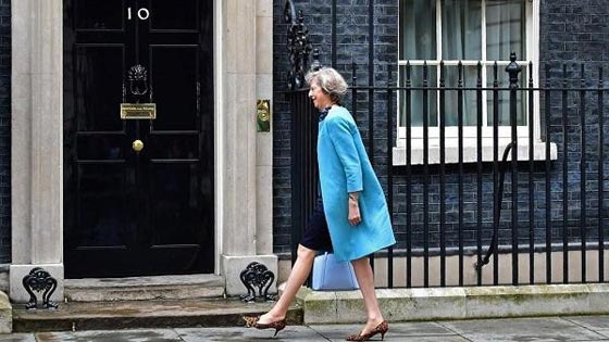 النساء قادمات.. تيريزا ماي تخلف كاميرون في حكم بريطانيا صورة رقم 1