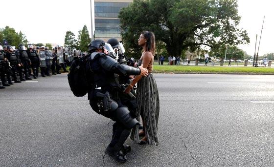 ردود فعل عالمية على صورة اعتقال هاديء صورة رقم 1