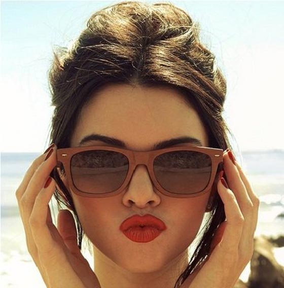  نجمات بوليوود يرتدين النظارات الشمسية.. فمن ارتدت النظارة الأجمل؟ صورة رقم 6