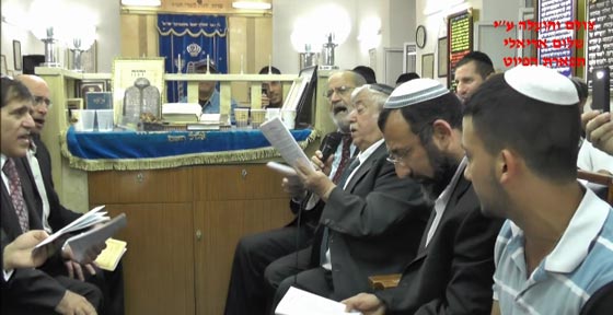 فيديو يهود يُصلون على انغام اغنية للعندليب العربي الاسمر صورة رقم 2